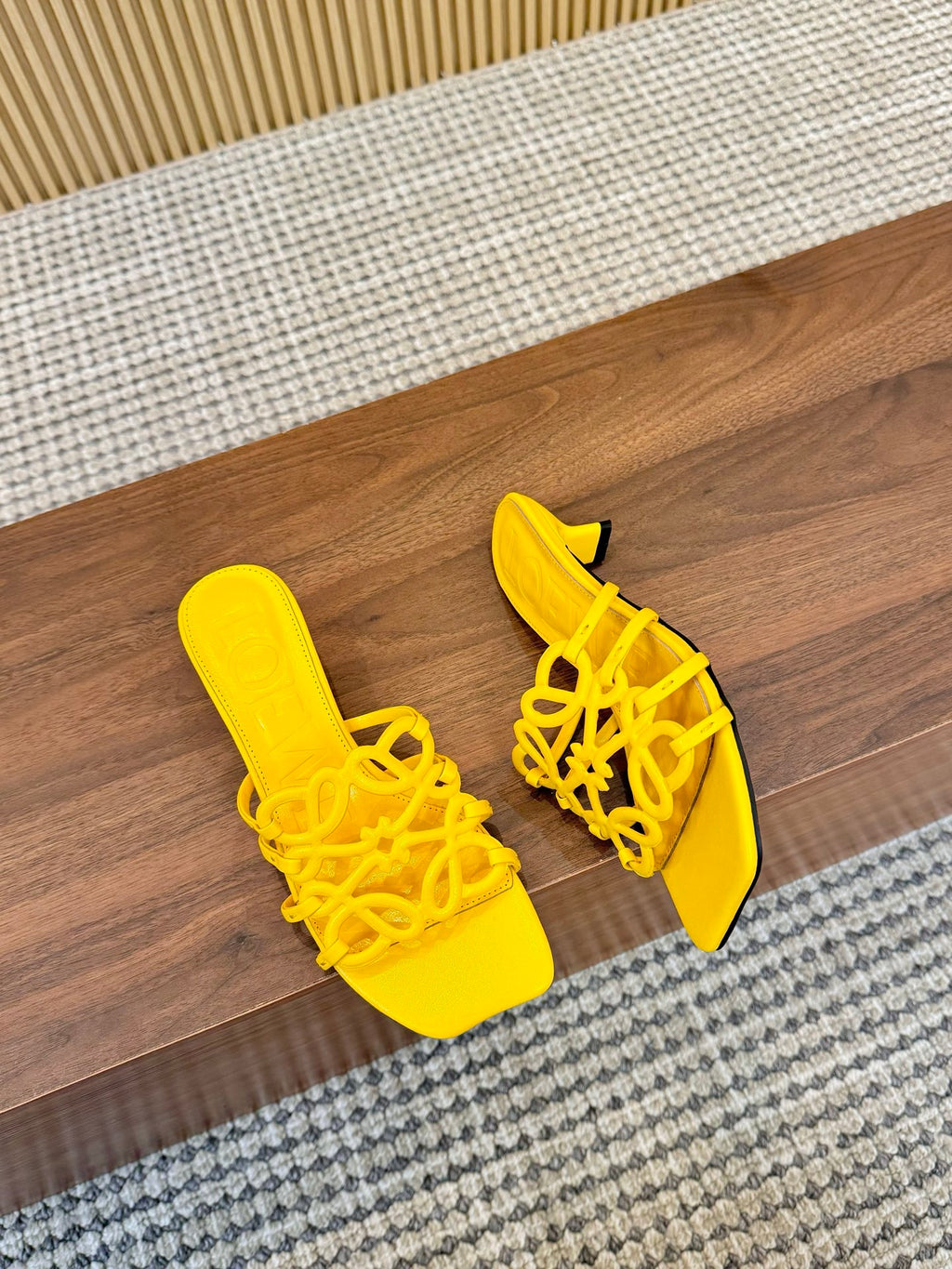 Z2Q55A33 Popular  leather Slippers