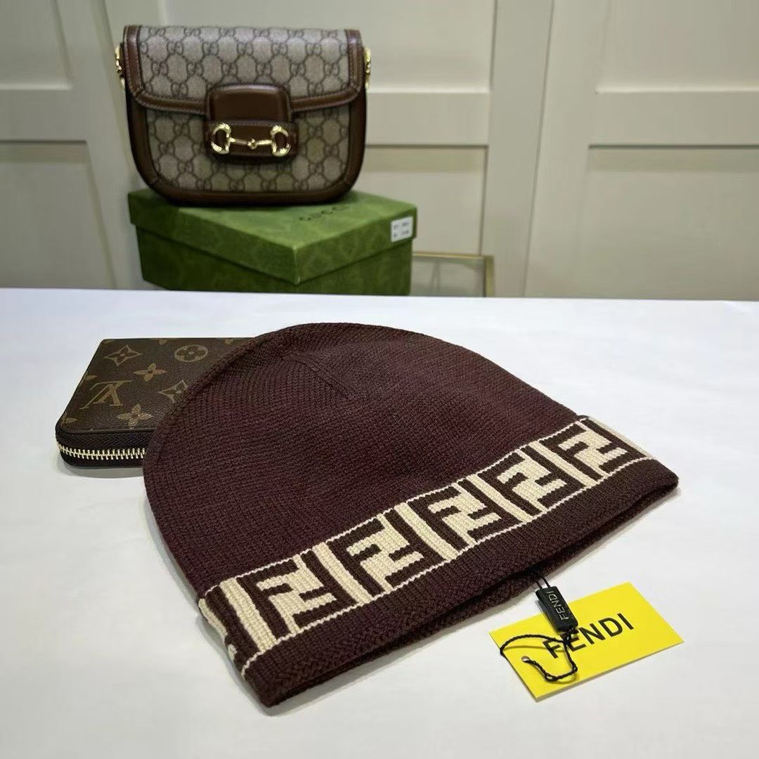 M1R86F44 Popular hats