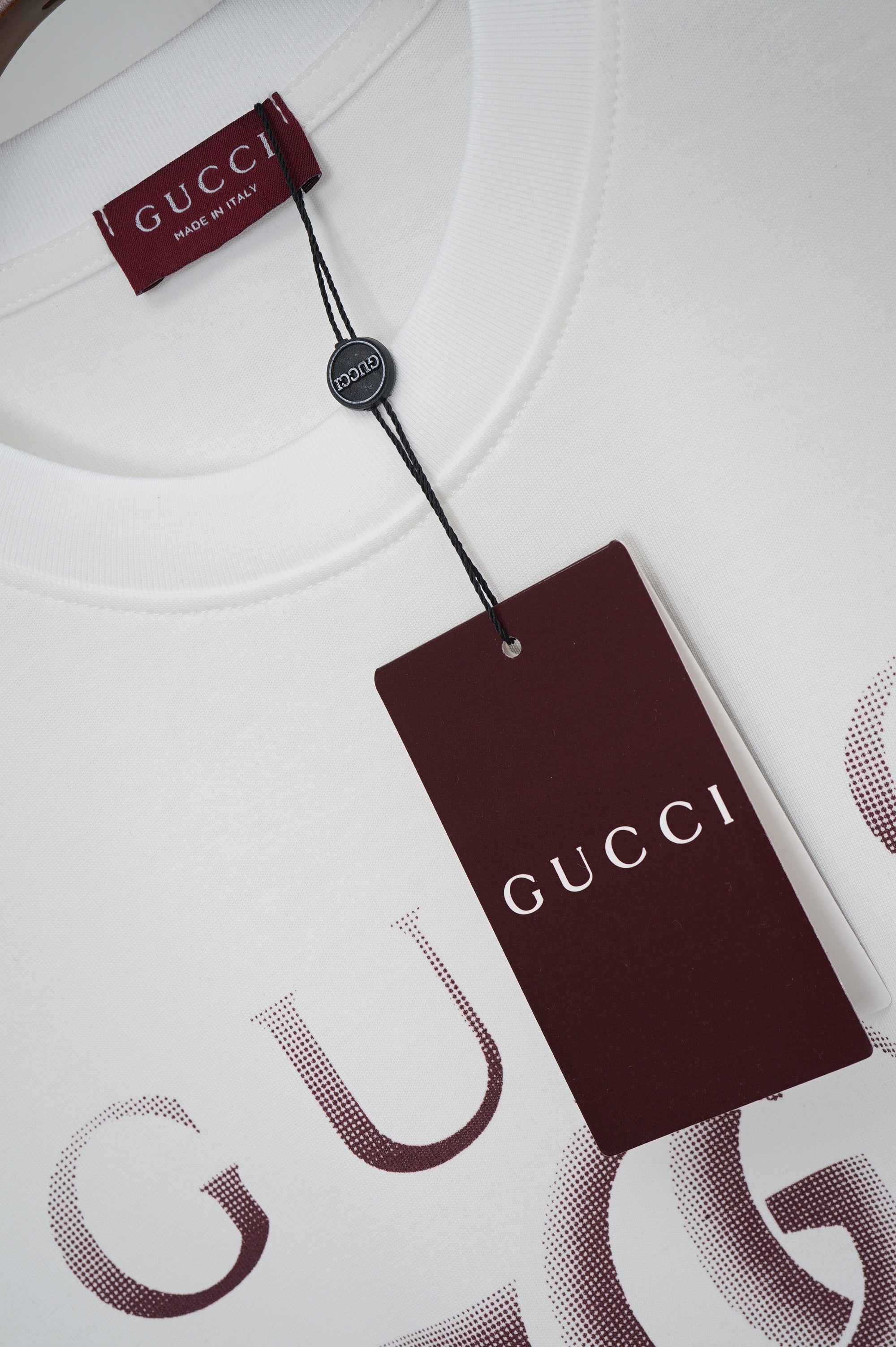 U1R86B11 Popular T-shirts