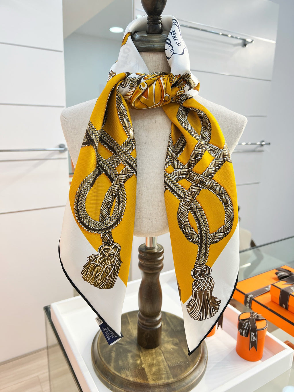 W1N46H37 Popular Silk Scarve