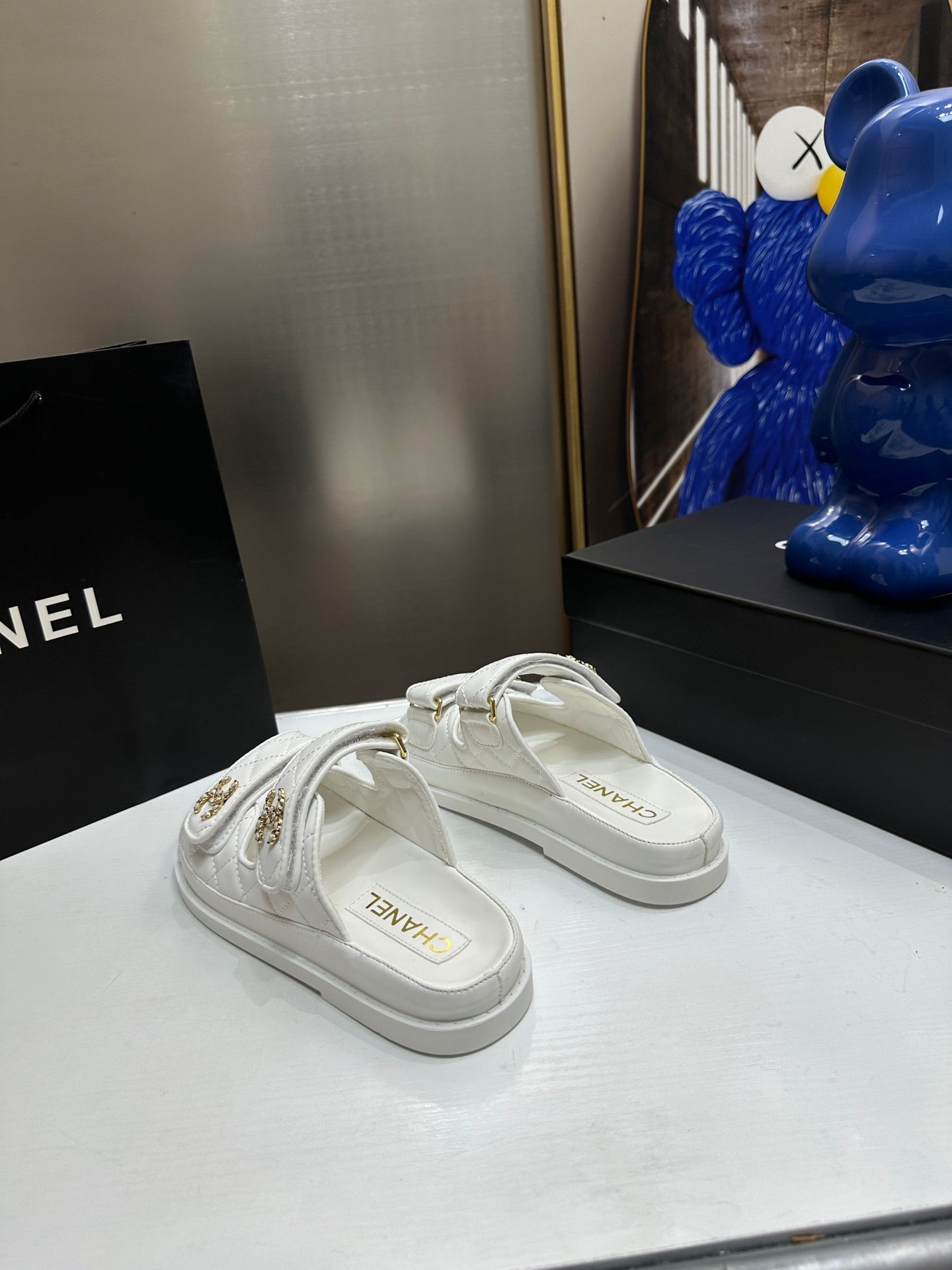 Z1R45C1  Popular sandals