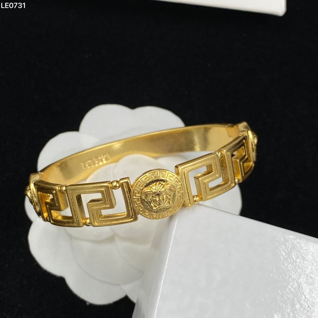 X1B82V197K  Popular Bracelets
