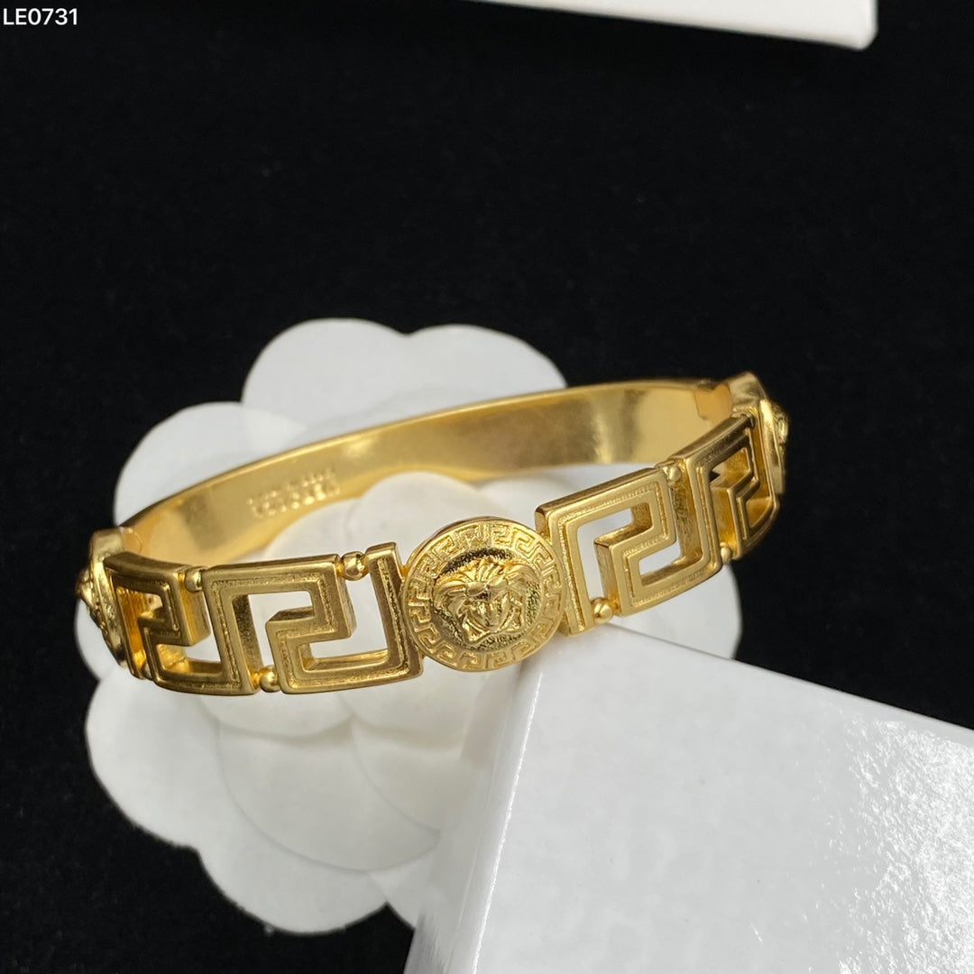 X1B82V197K  Popular Bracelets