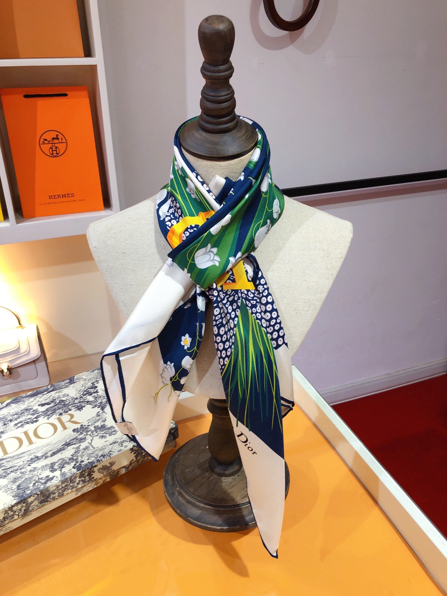 W1N55D7 Popular Silk Scarve