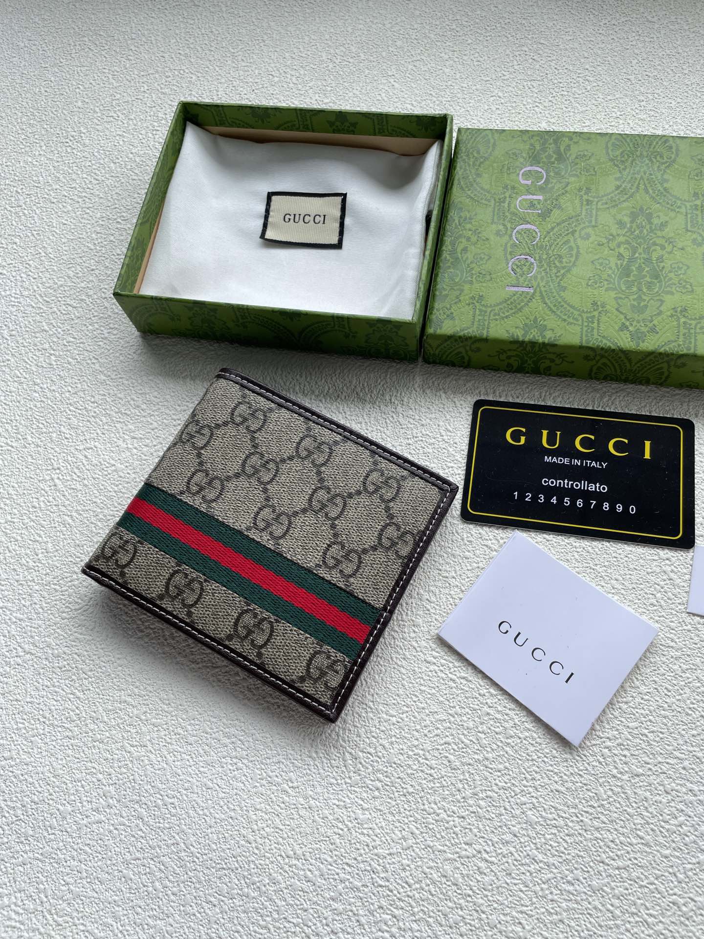 B1X56B9 Popular leather wallets ( with full packaging )