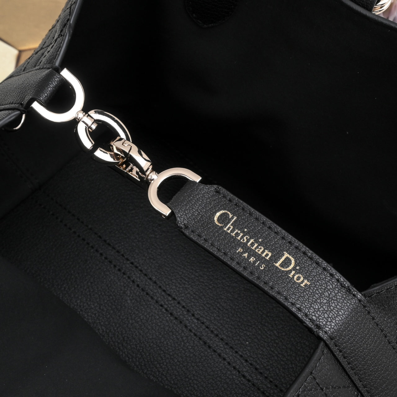 B1R76D42 Popular leather bag