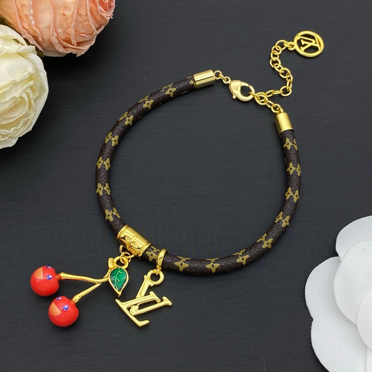 X1N36E82X Popular  Bracelets