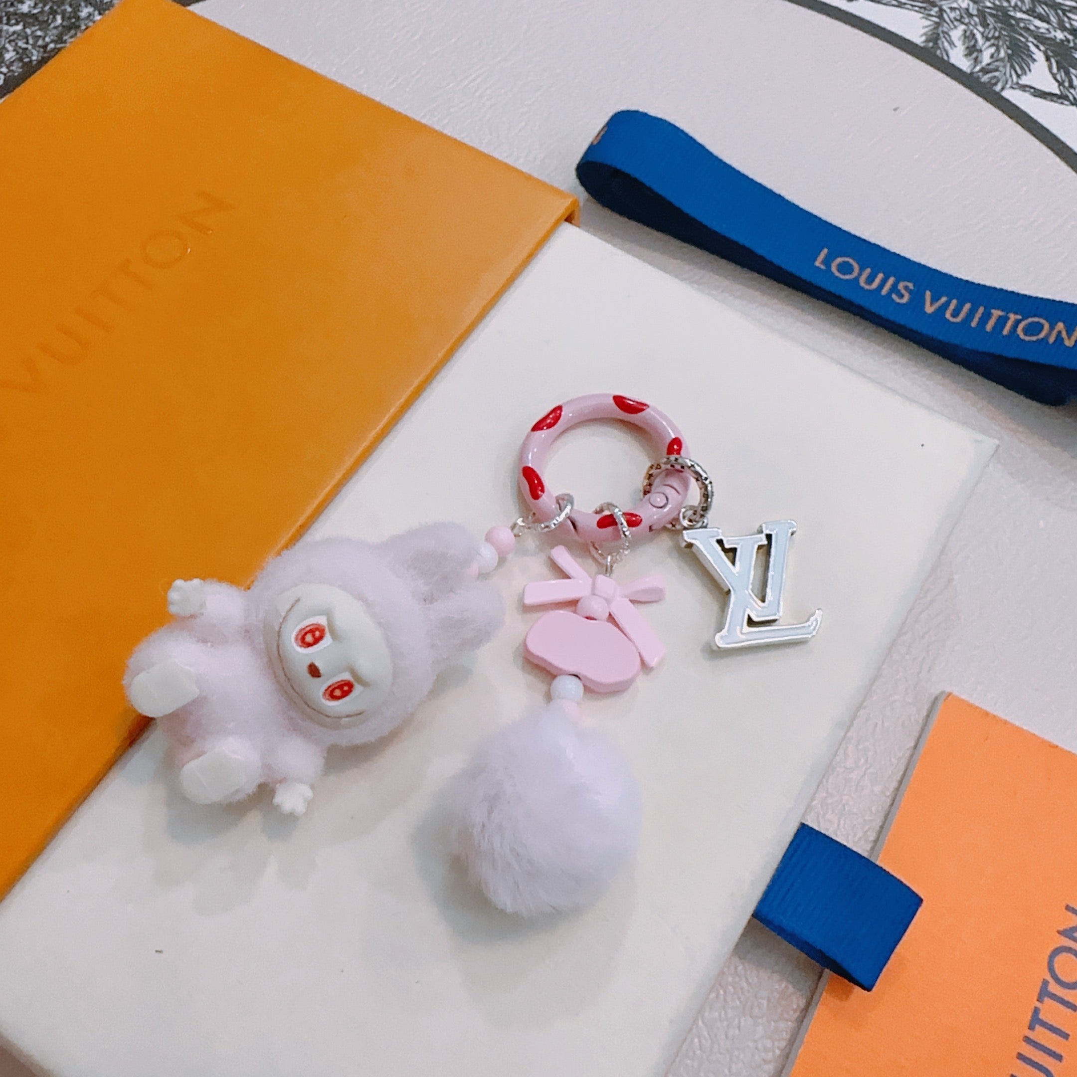 A1Z105E84 Popular bag 's charms accessories