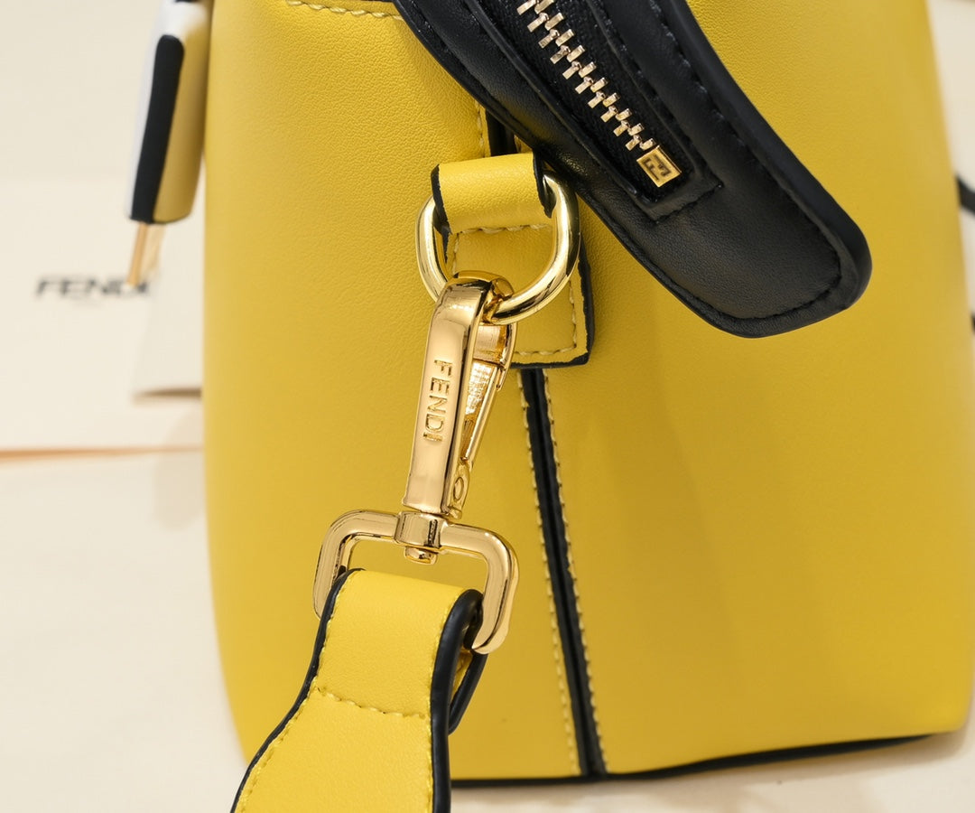 B12X43F132 Popular leather bag 
