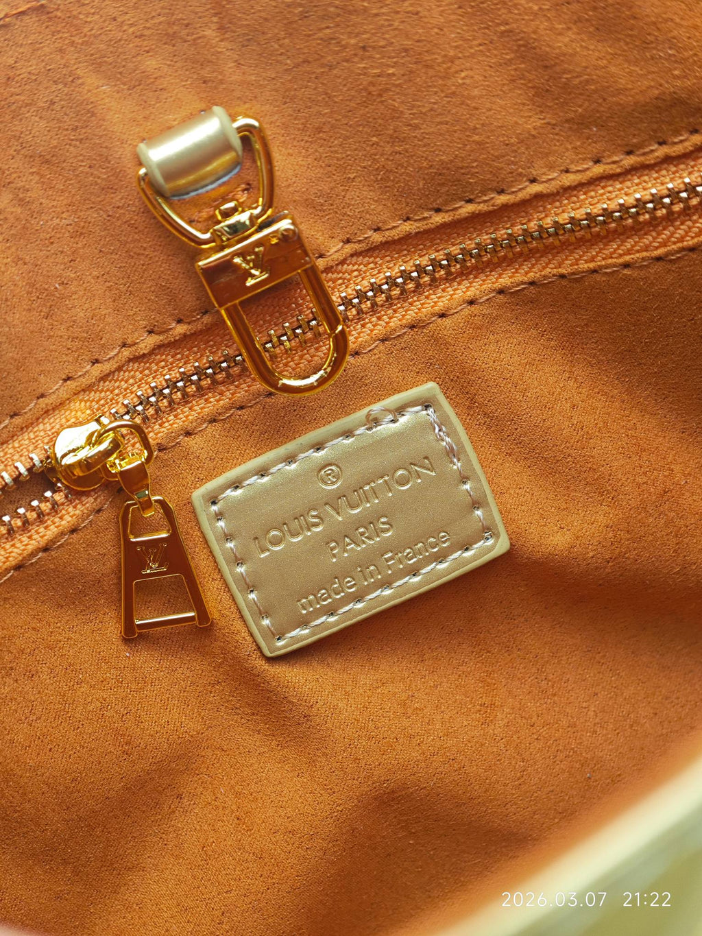 B1P36E35 Popular leather bag