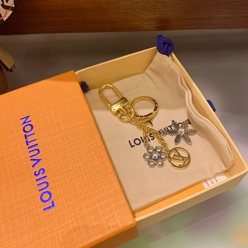 A1Z105E96 Popular bag 's charms accessories
