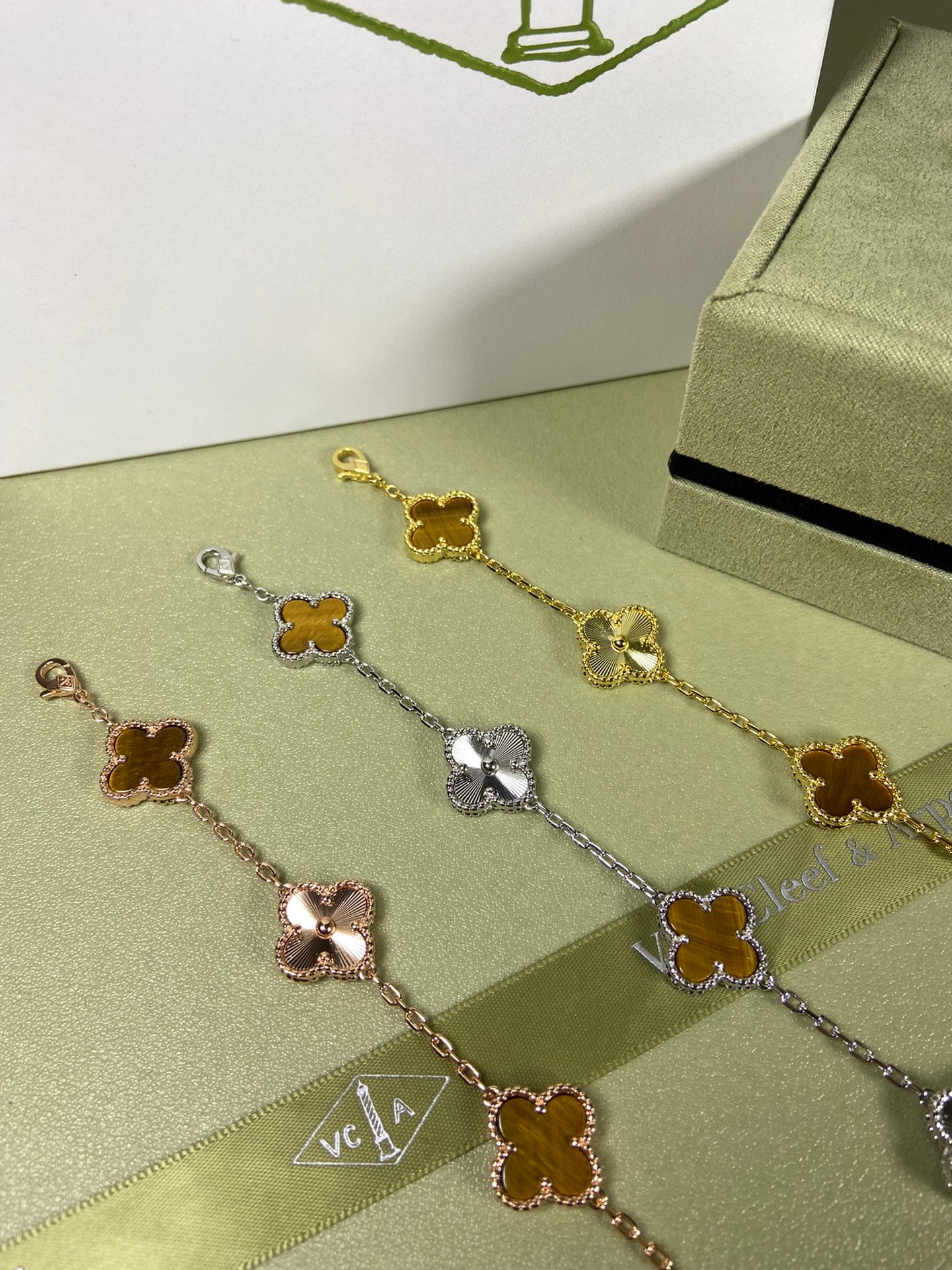 X5X94VA181K  Popular bracelets  5 flowers normal size1.5cm flower