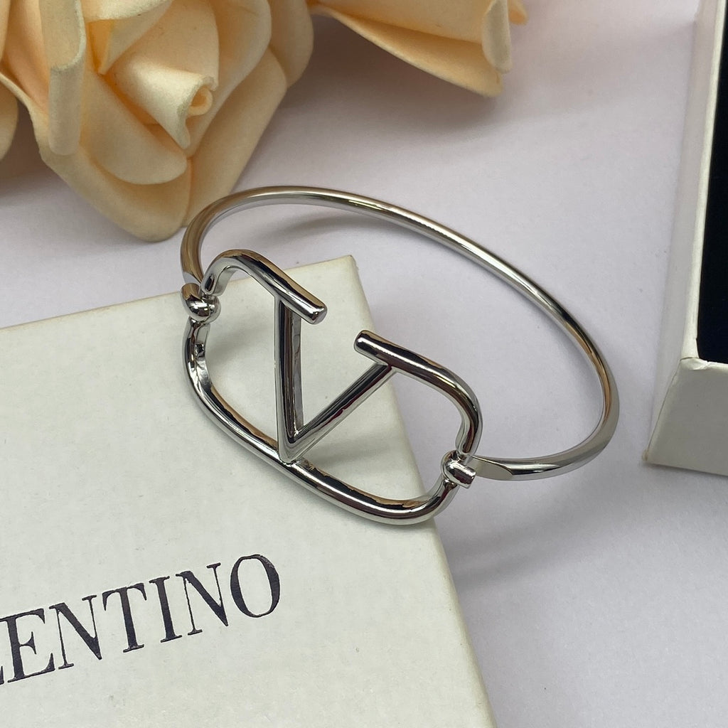 X1Y83VL75K  Popular Bracelets