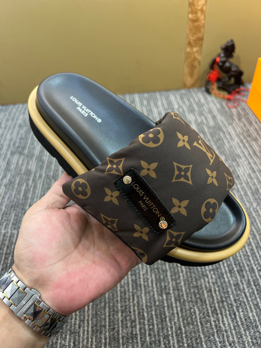 Z5XE118 Popular leather quality Slippers