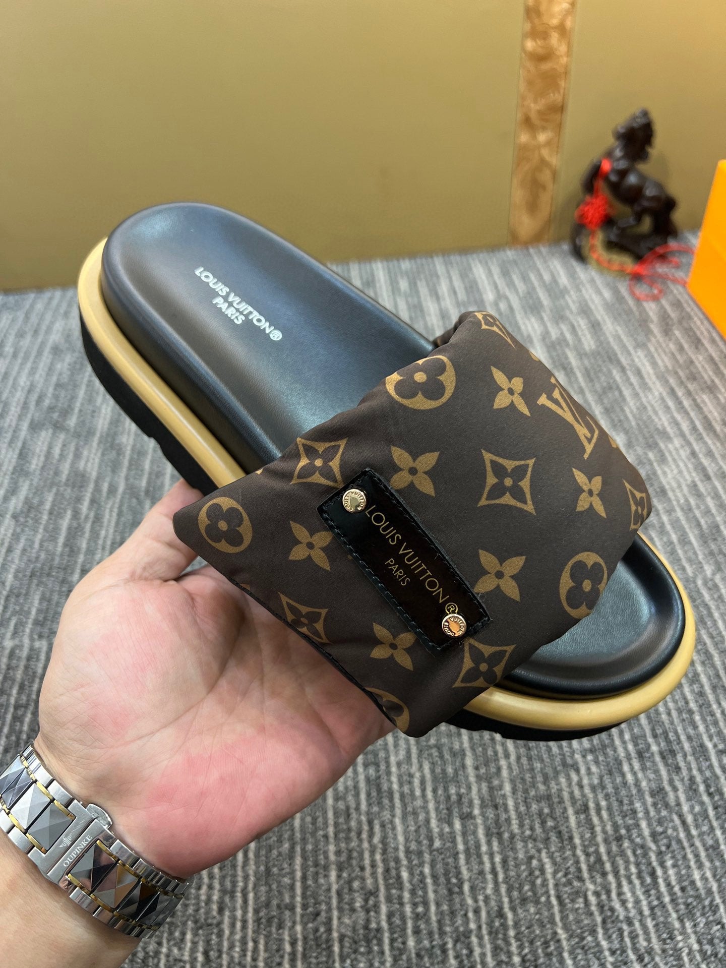 Z5XE118 Popular leather quality Slippers