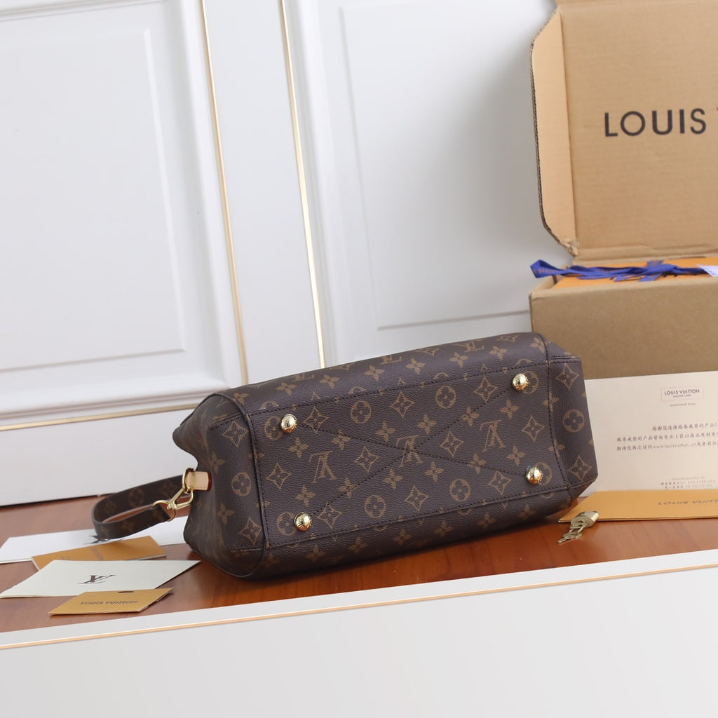 B12X44E317 Popular   leather bag 