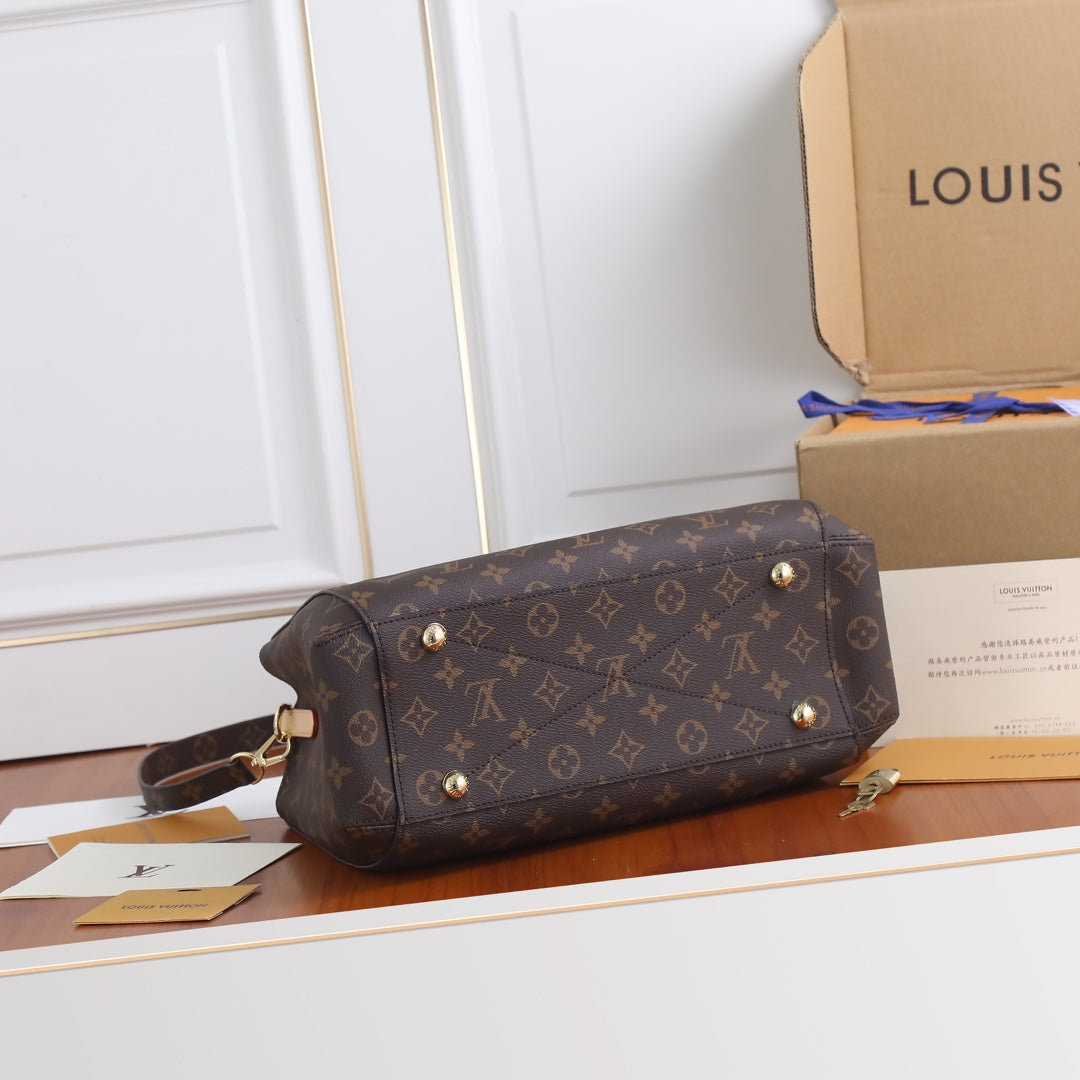 B12X44E317 Popular   leather bag 
