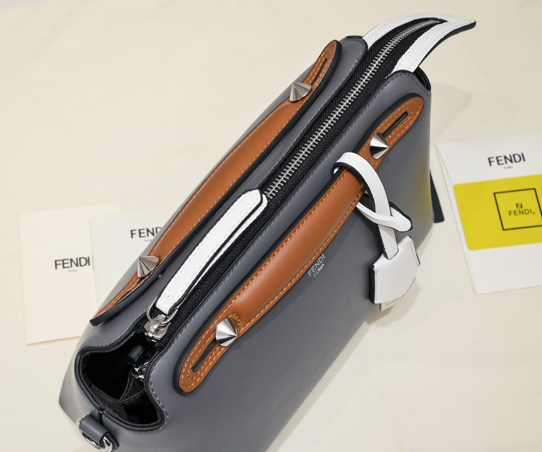 B12X43F132 Popular leather bag 
