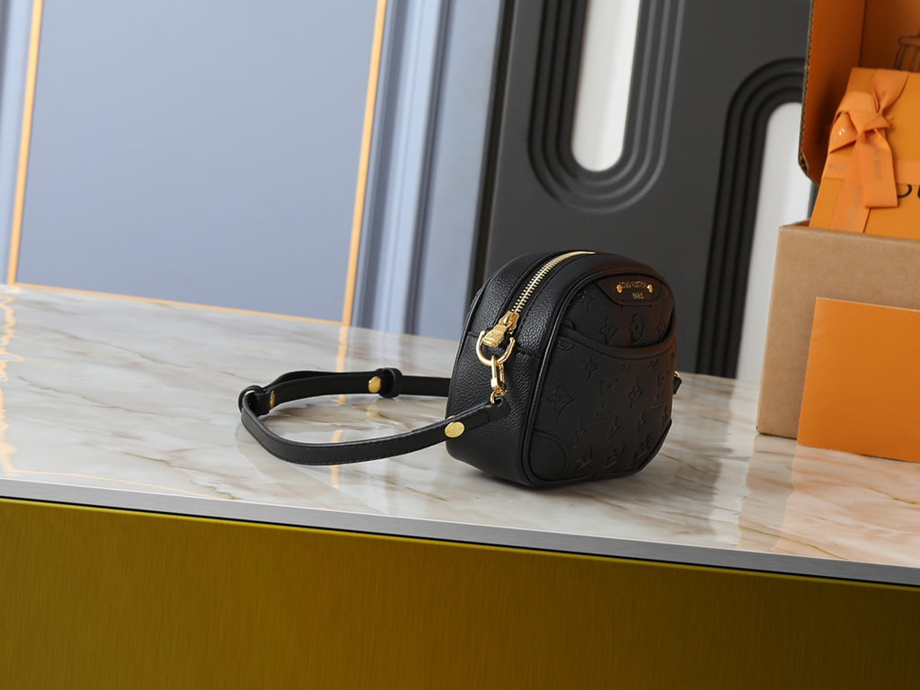 B1R15E147 Popular leather bag