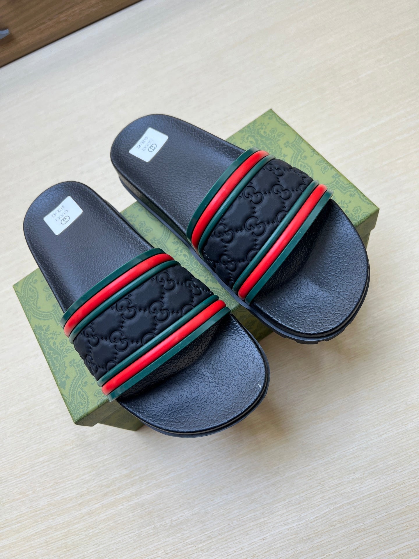 Z5X76B7  Popular slippers