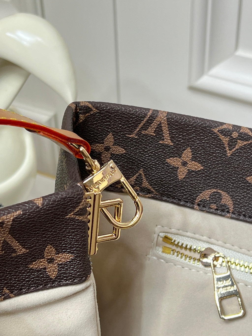 B1P46E81 Popular leather bag