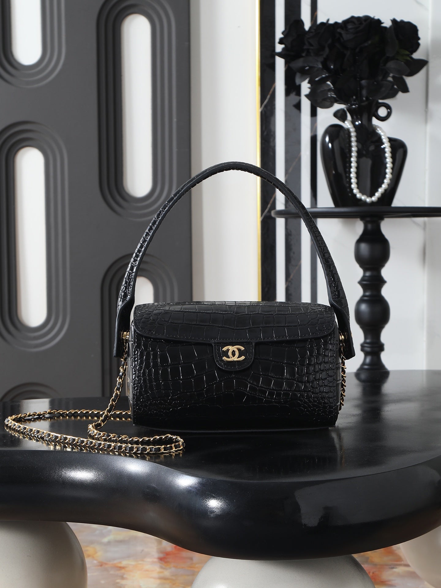 B1R76C22 Popular leather bag