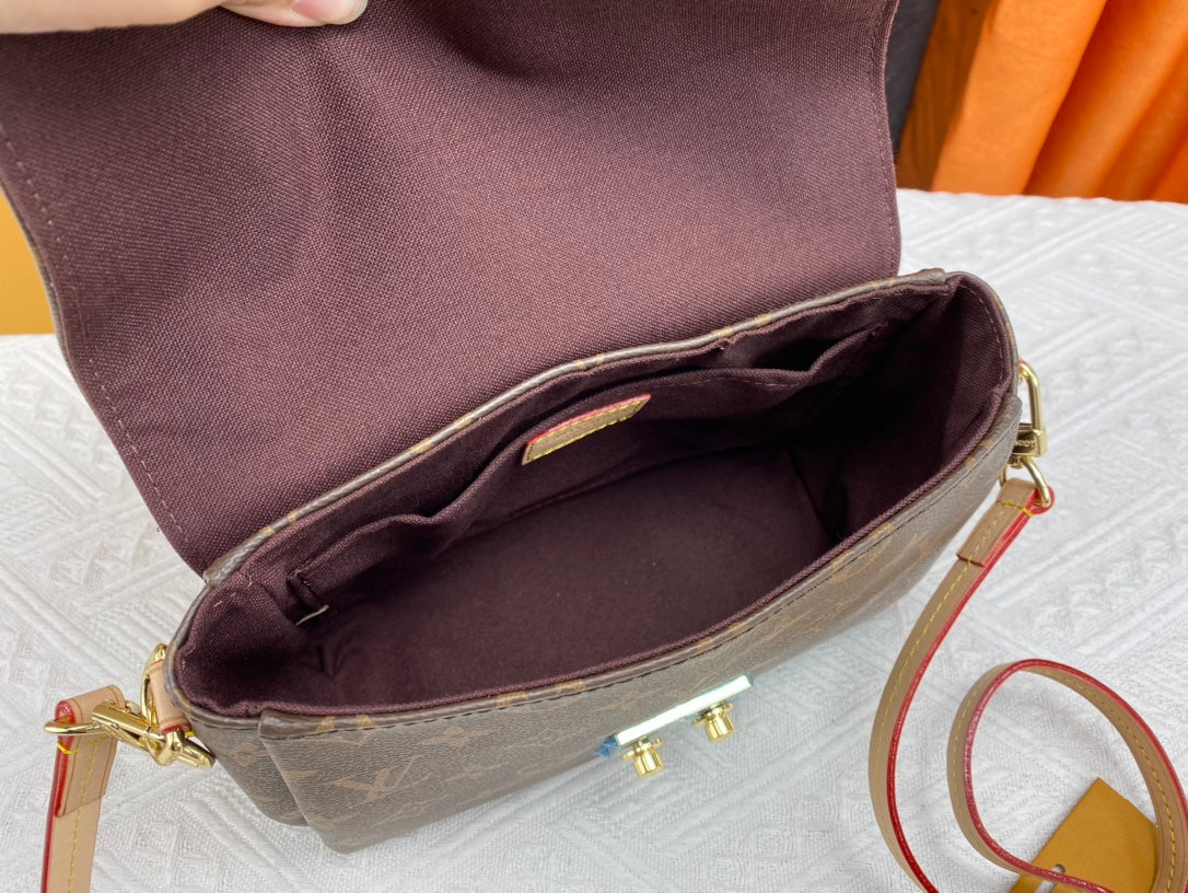 B1W15E2 Popular leather Bags