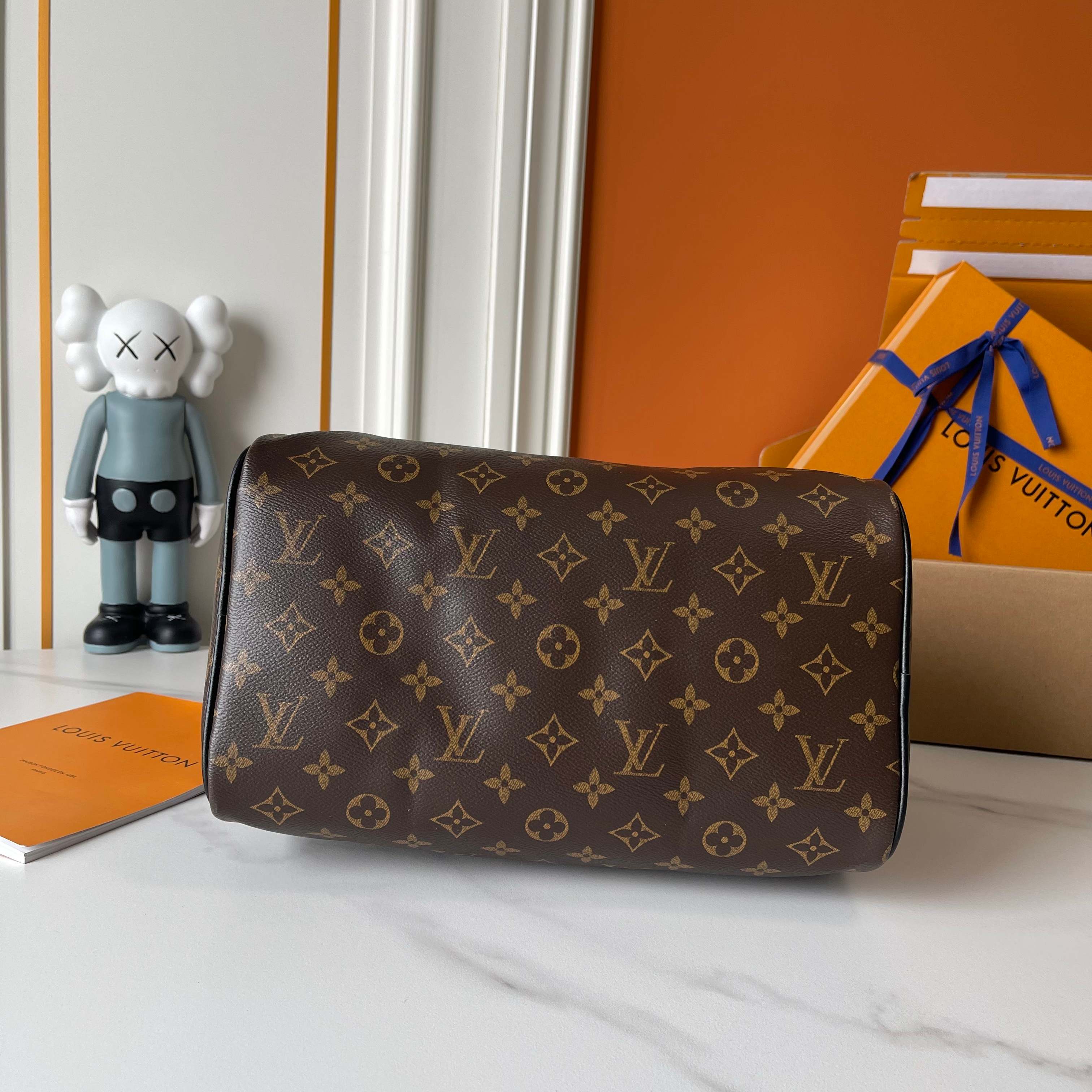 B1N55E22 Popular    Purse bags