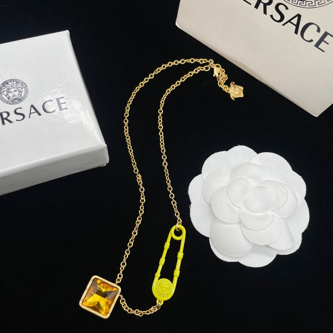 X1R75B47X Popular  Necklaces