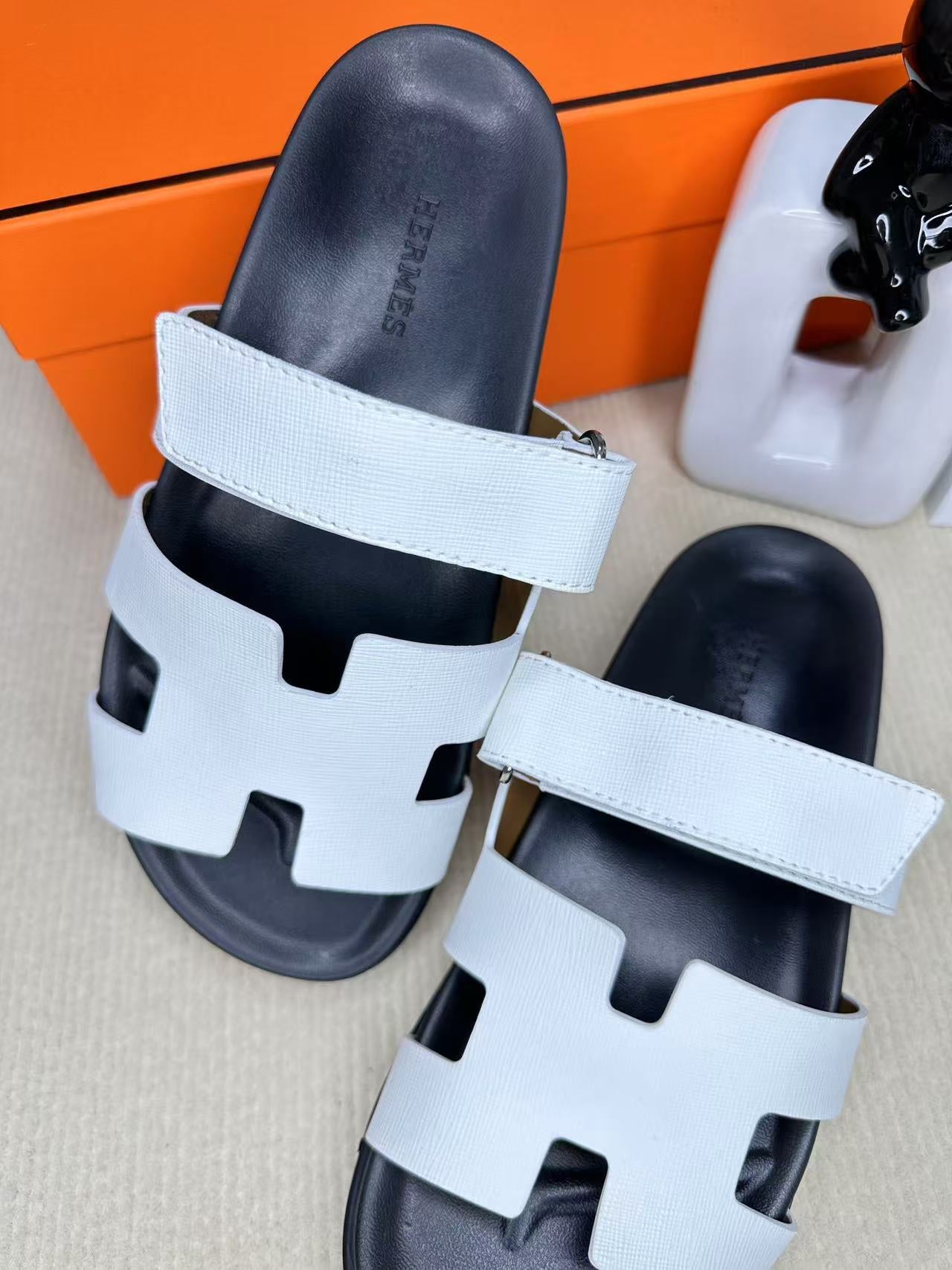 Z2Q55H28 Popular leather shoes