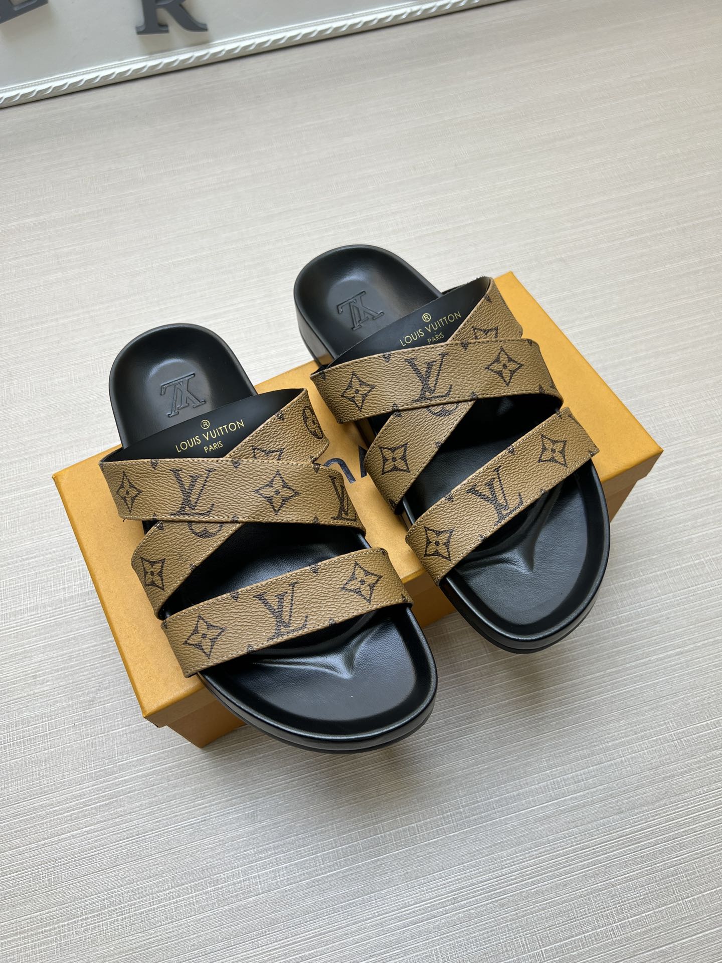 Z5ZE89 Popular slippers