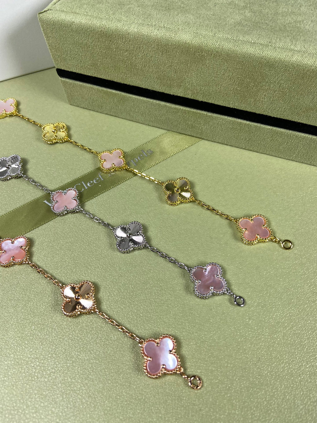 X5X94VA181K  Popular bracelets  5 flowers normal size1.5cm flower