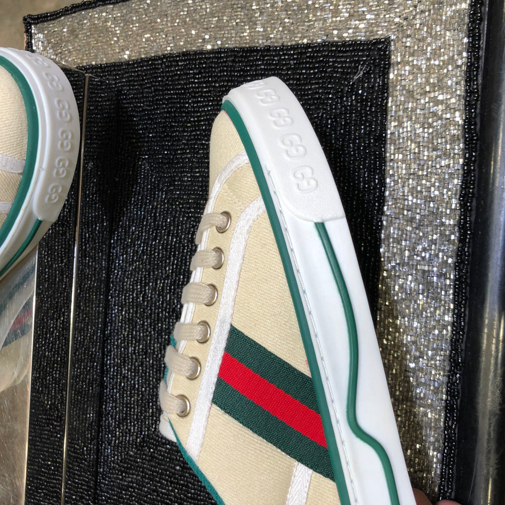 Z2Q105B210 Popular high-quality Shoes