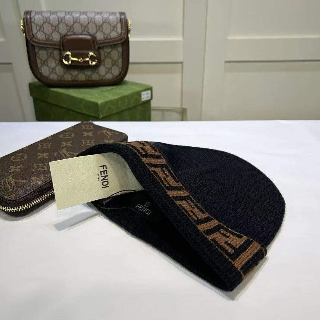 M1R86F44 Popular hats