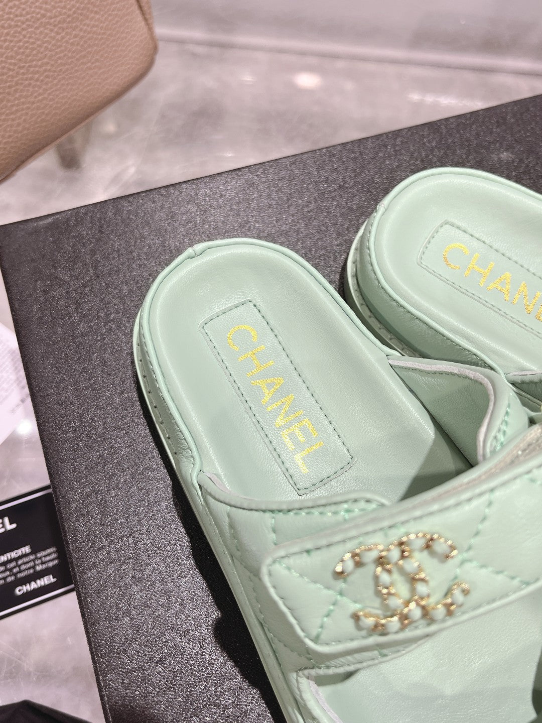 Z2R45C6  Popular leather shoes