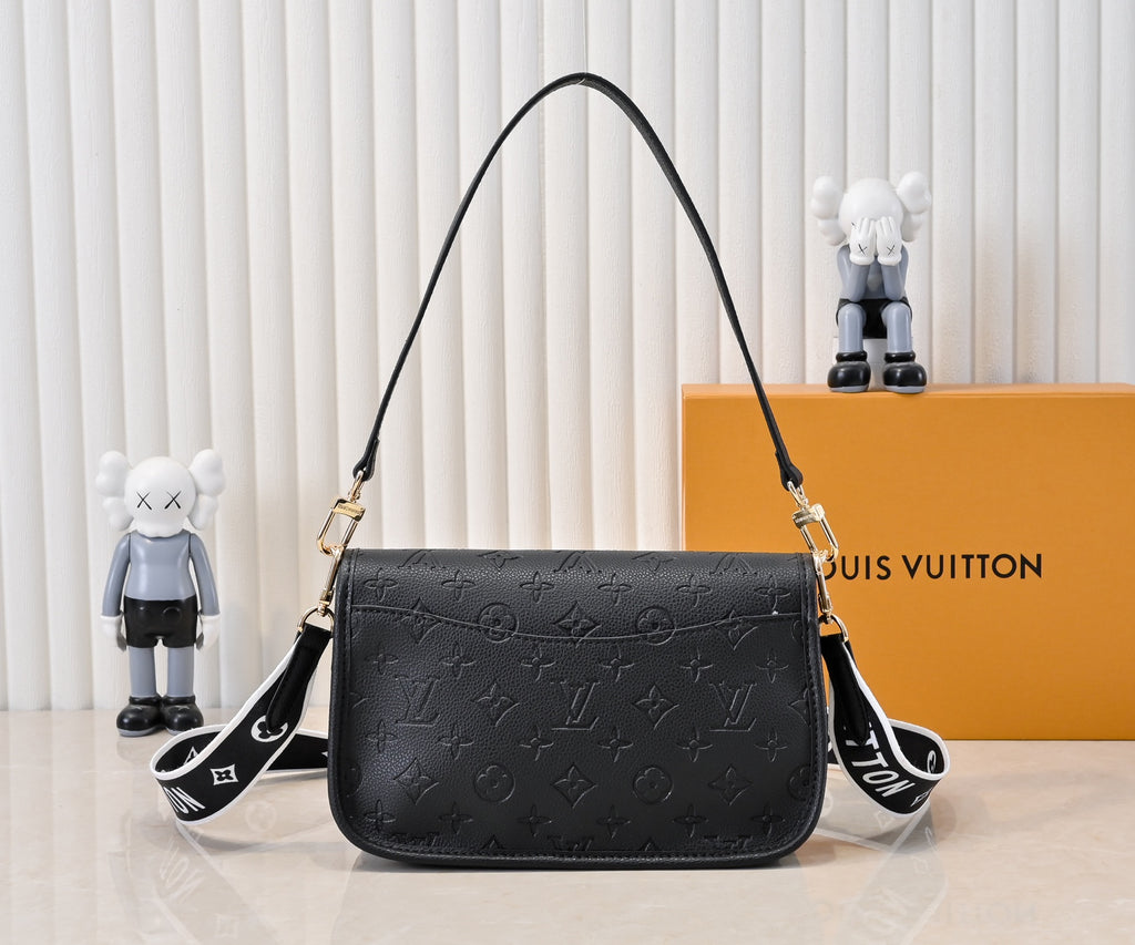 B1P36E42 Popular leather bag