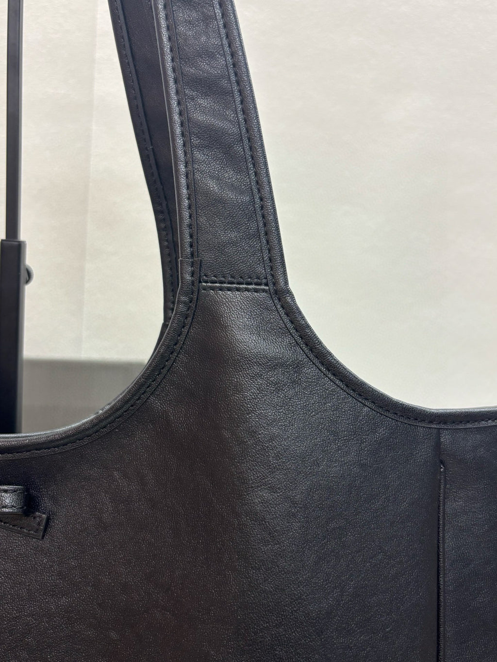 B1P46J147 Popular leather bags