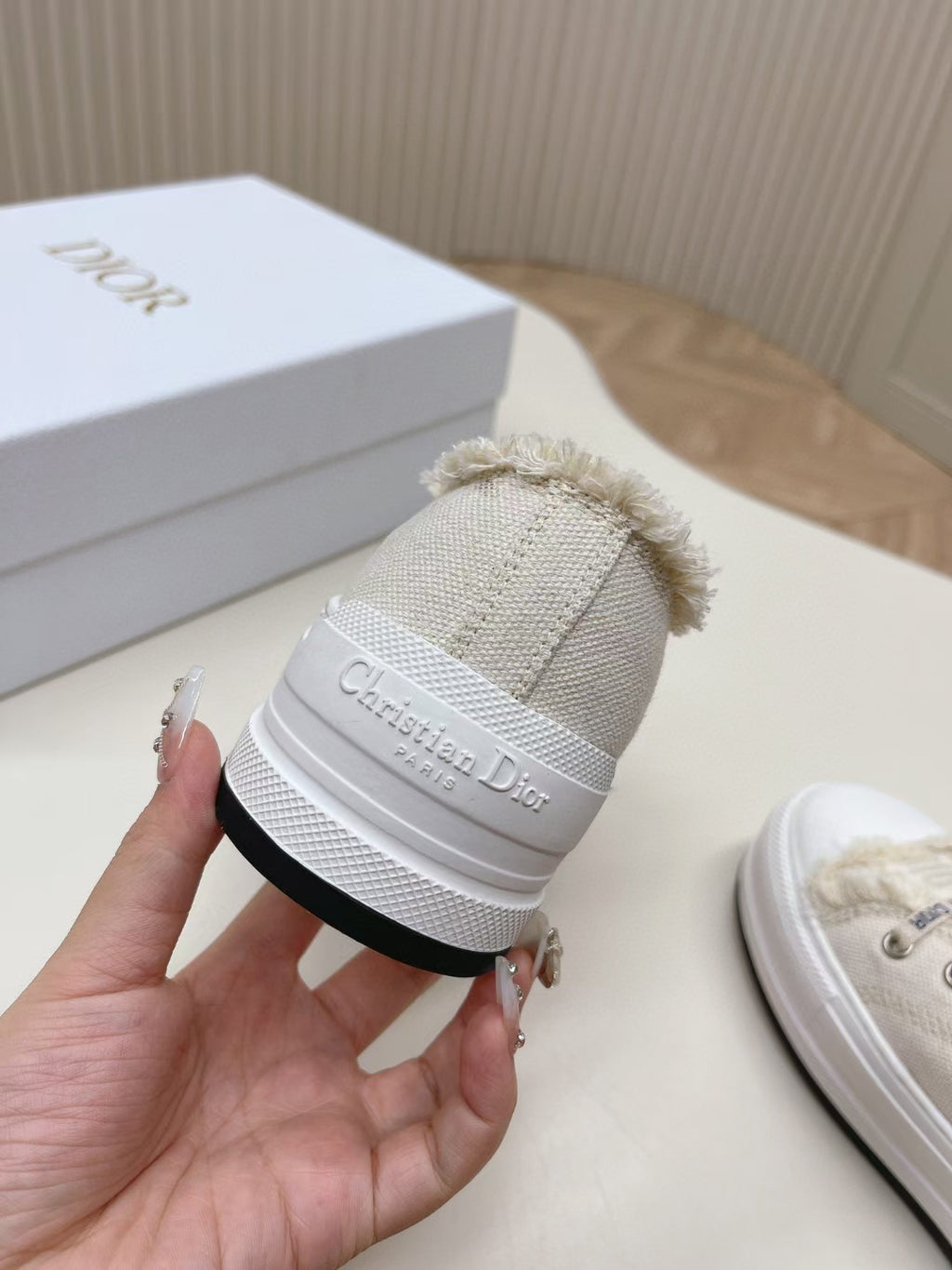 Z2Q105D428 Popular high-quality Shoes