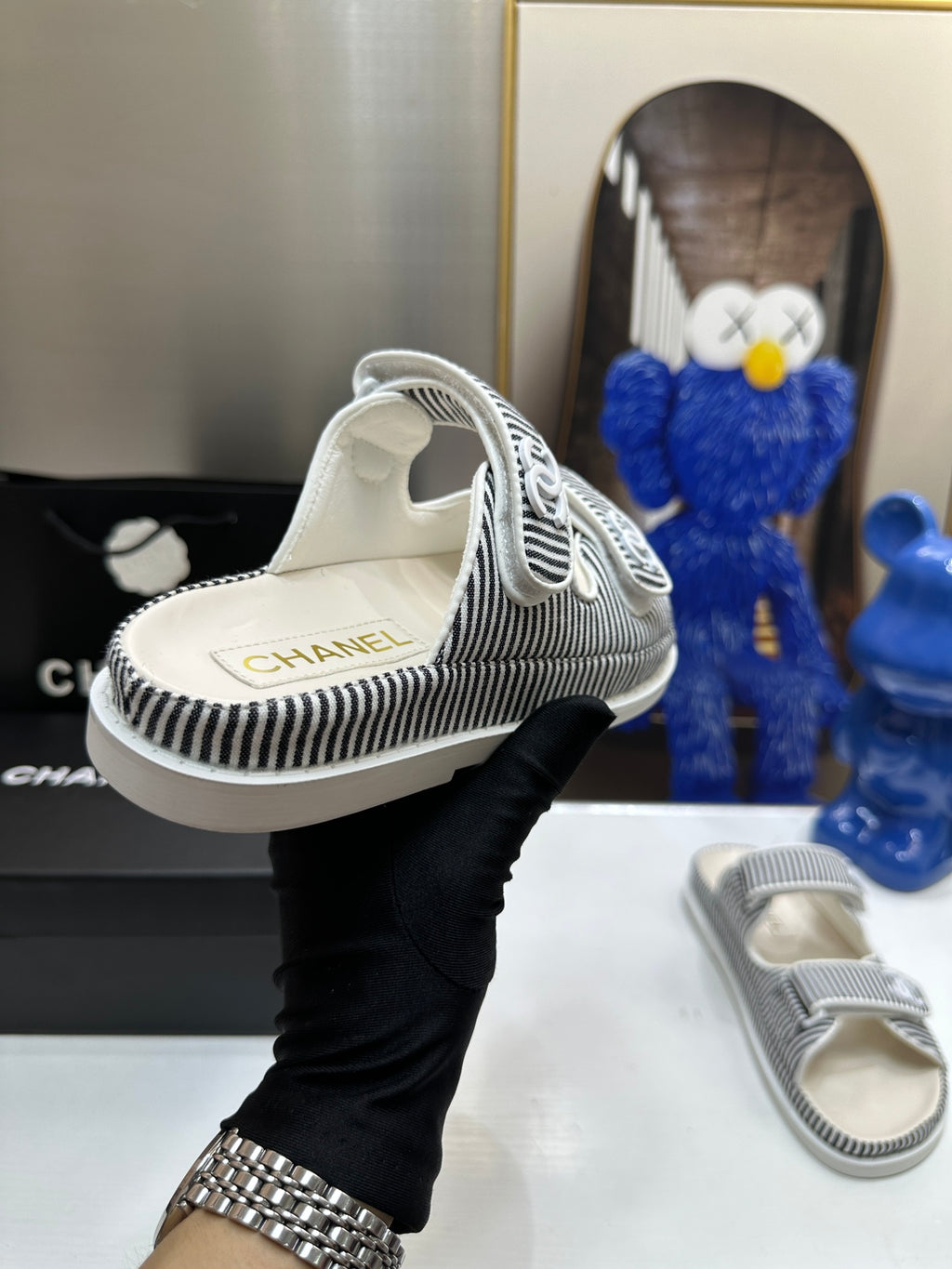 Z1R45C1  Popular sandals