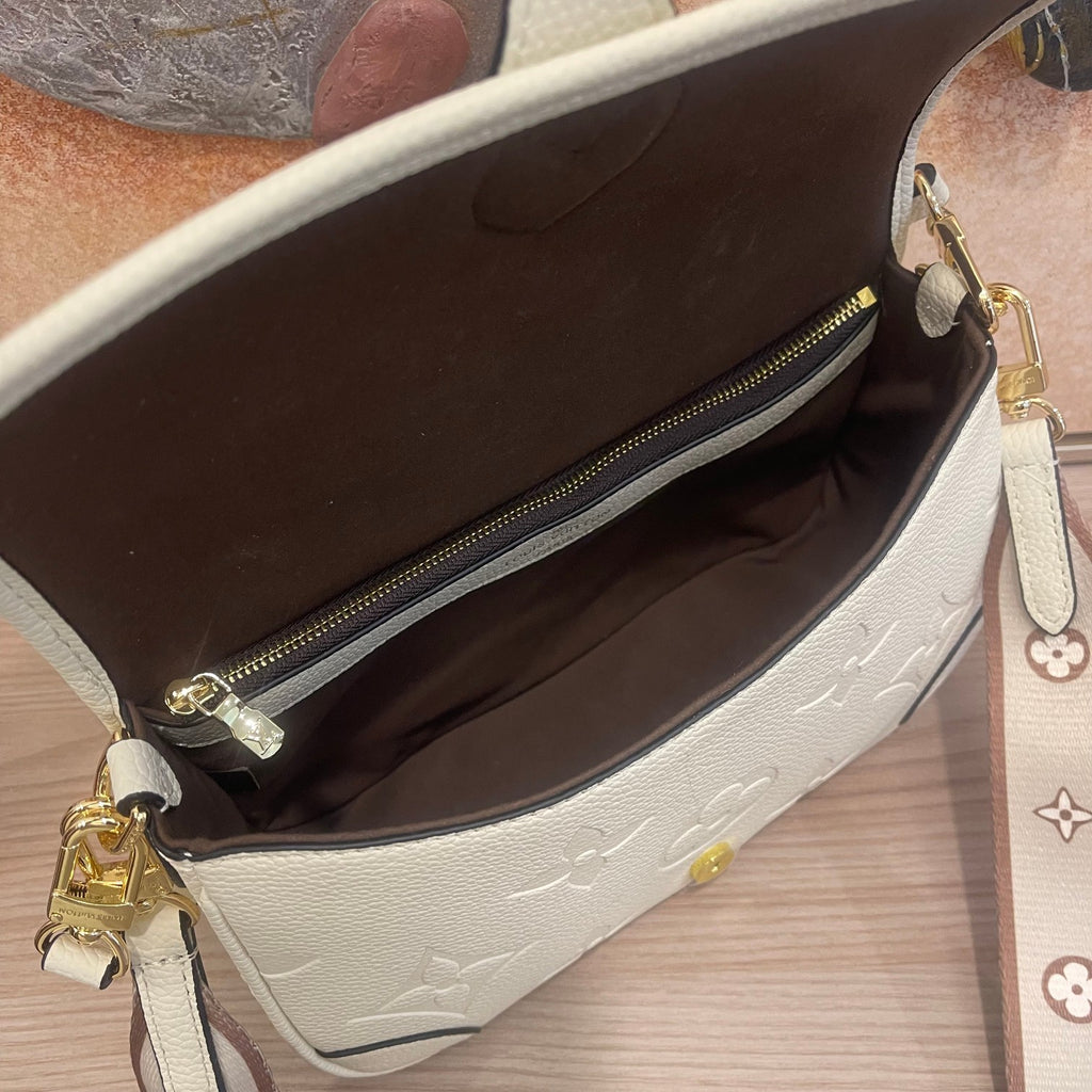 B12X73E28 Popular leather bag 