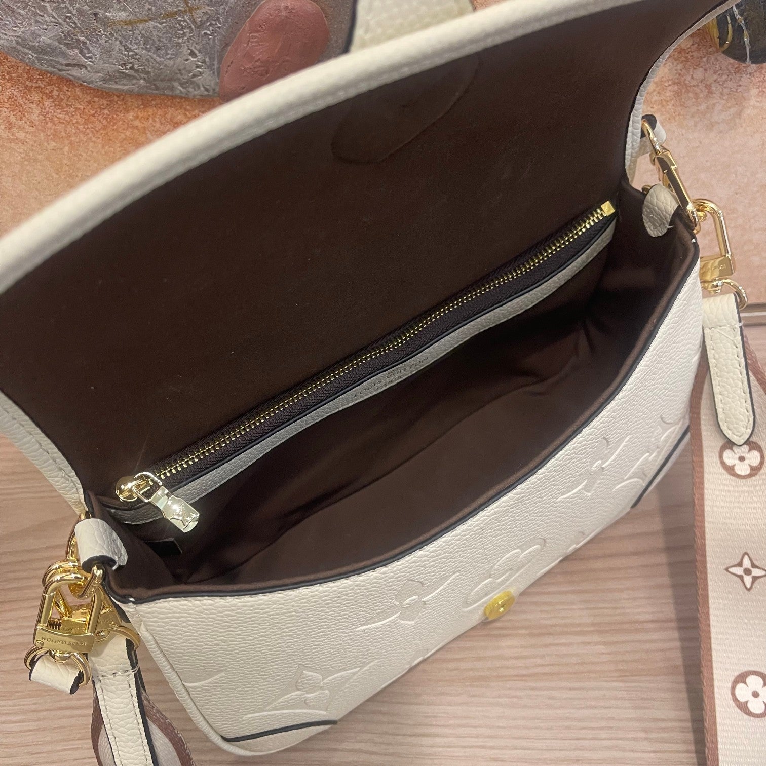 B12X73E28 Popular leather bag 