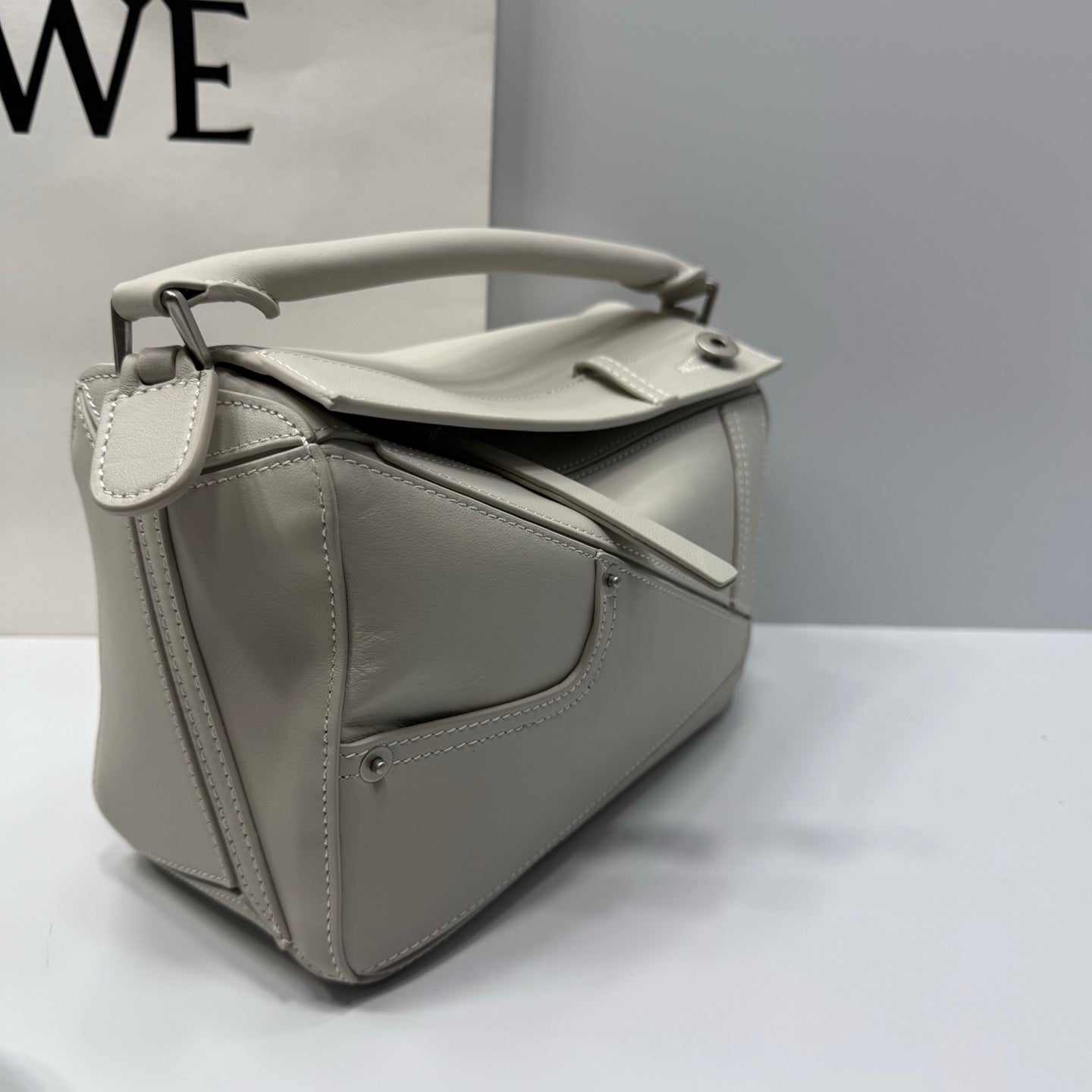 B1R46A11 Popular leather bag