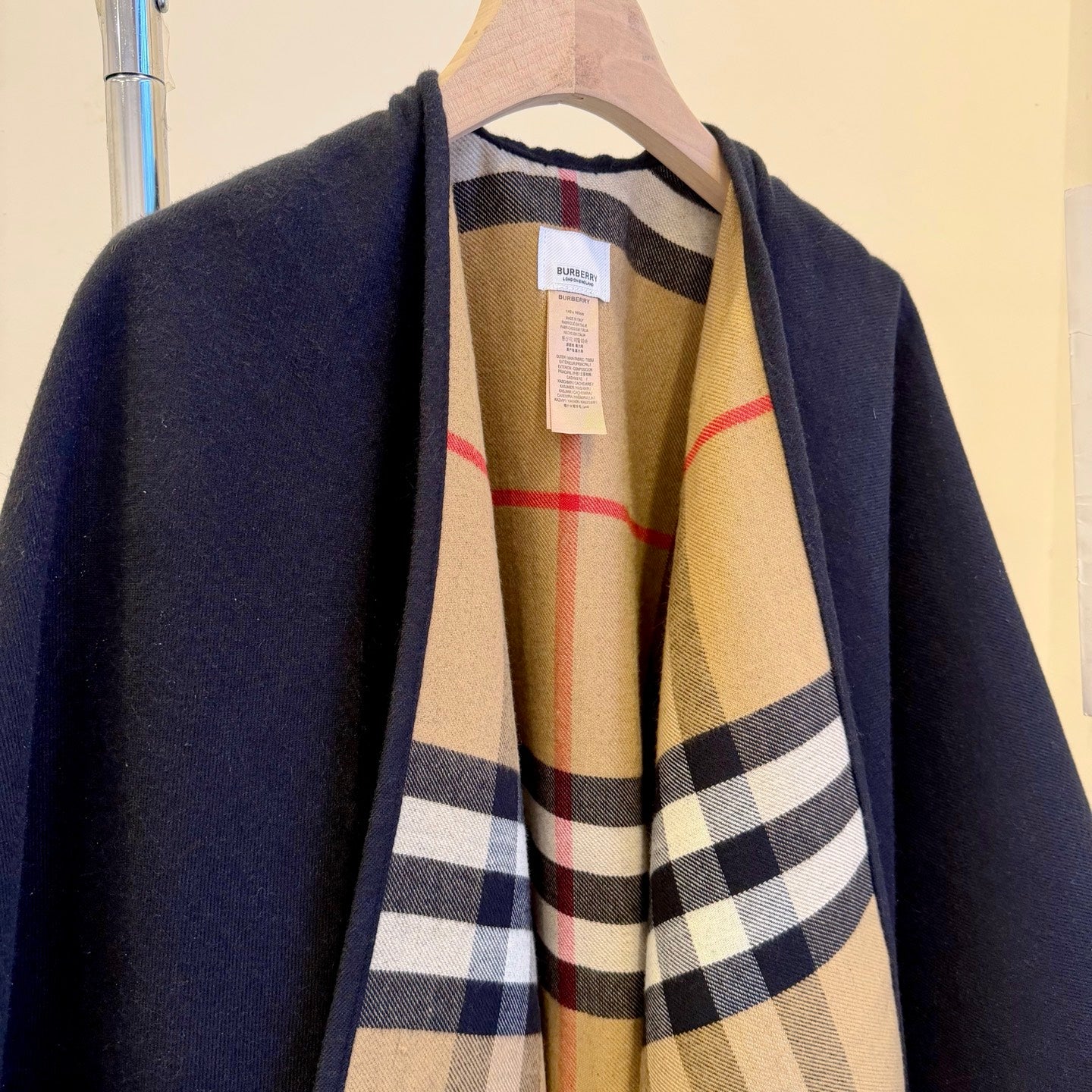 W1R86R55 Popular cape