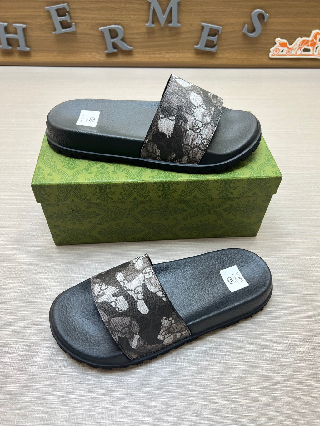 Z5X76B4 Popular slippers