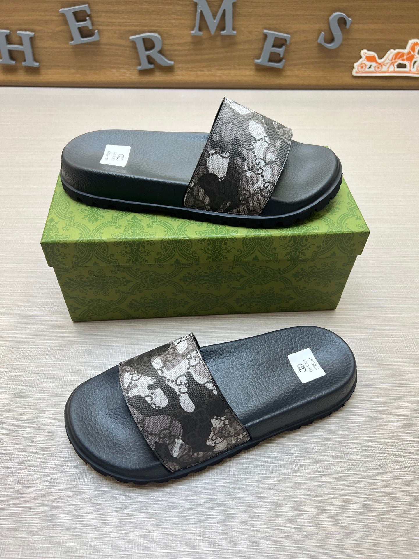 Z5X76B4 Popular slippers