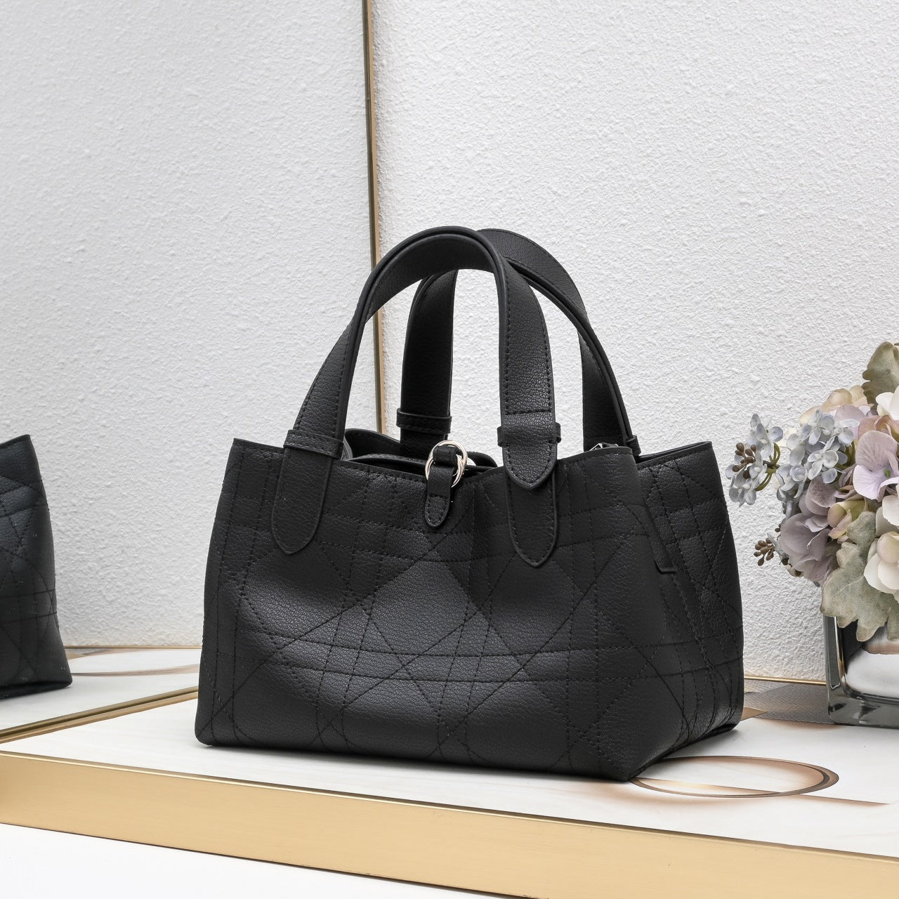 B1R76D42 Popular leather bag
