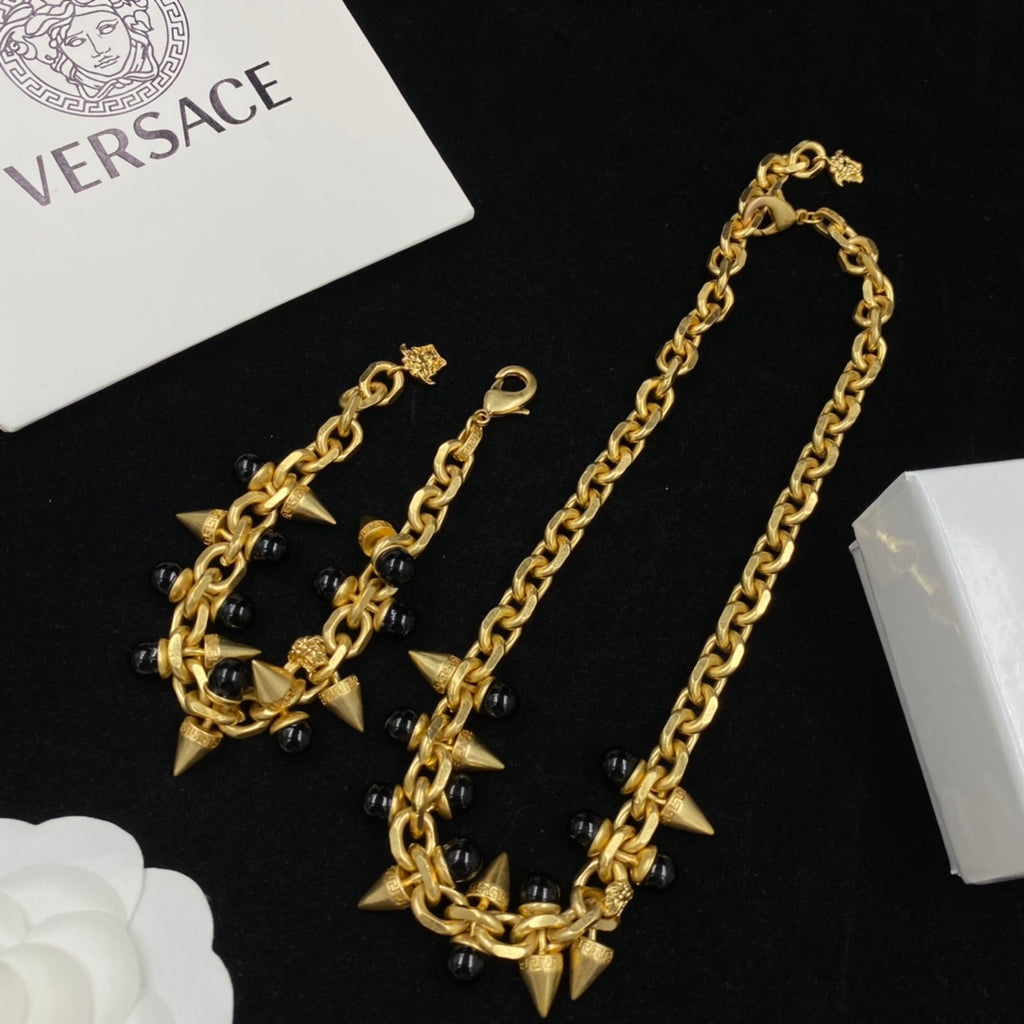 X1Q85V371X Popular Necklaces. Bracelets