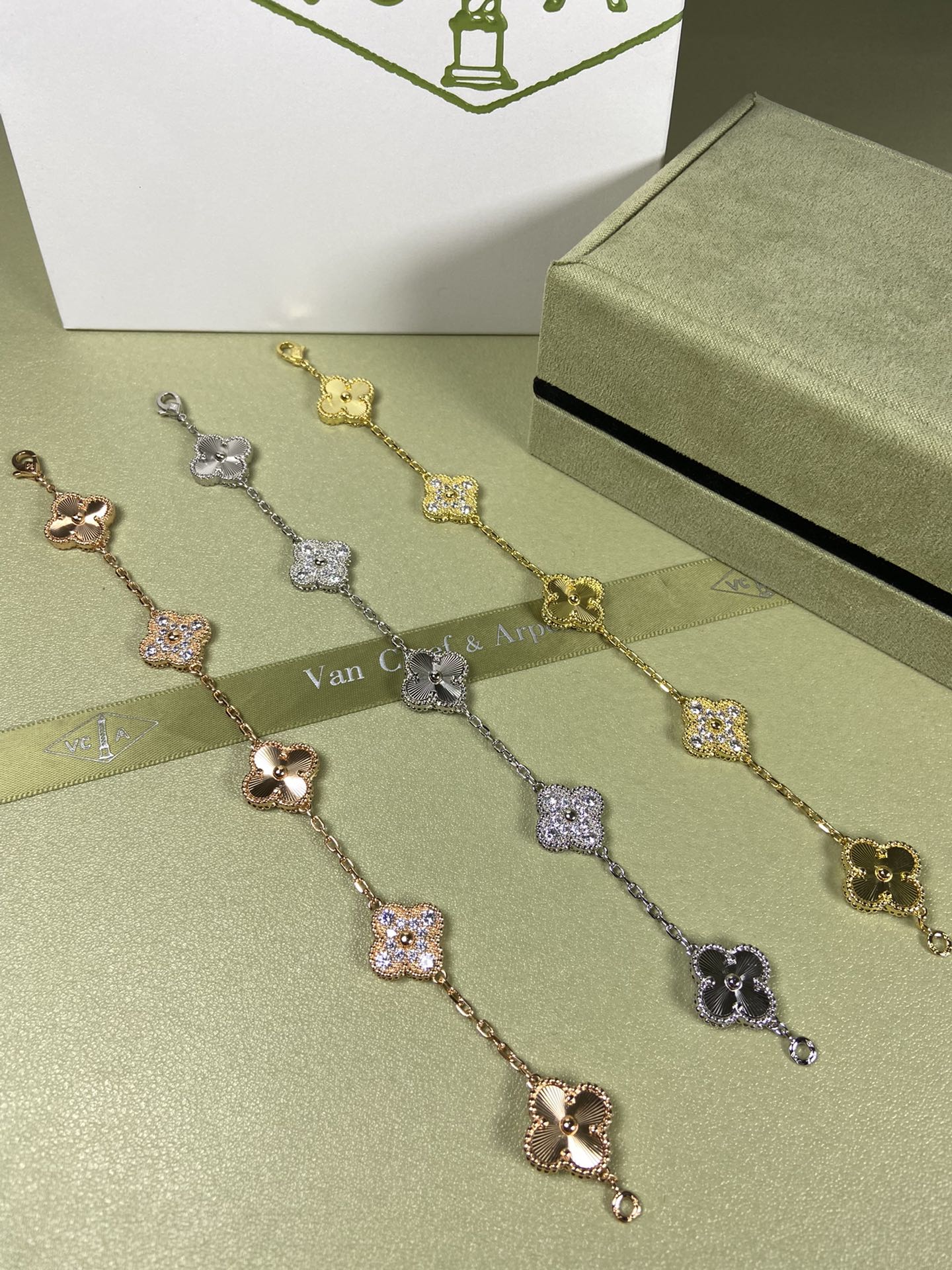 X5X94VA181K  Popular bracelets  5 flowers normal size1.5cm flower