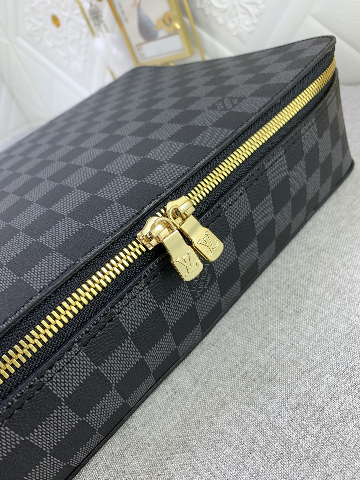 B1X34E272 Popular  leather bag 