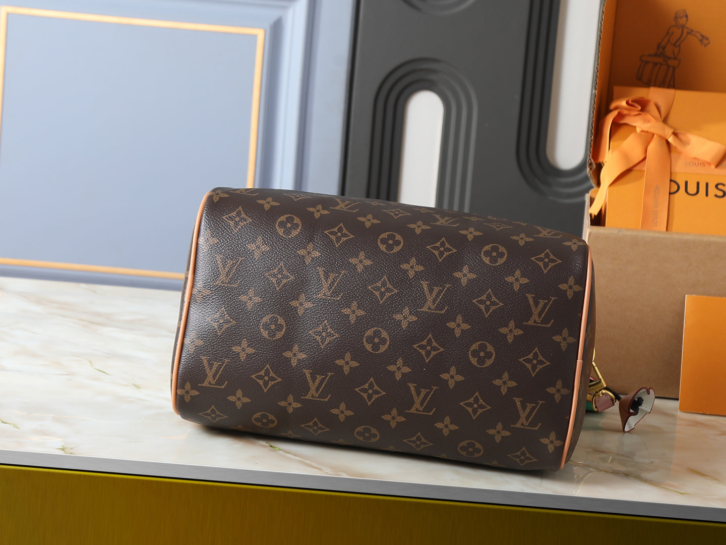 B1P36E23 Popular leather bag